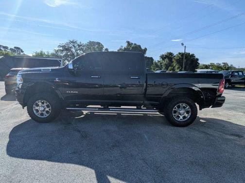 Diamond Black Crystal Pearlcoat 2021 RAM 2500 Laramie Crew Cab 4x4 6'4' Box