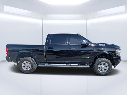 Diamond Black Crystal Pearlcoat 2021 RAM 2500 Laramie Crew Cab 4x4 6'4' Box