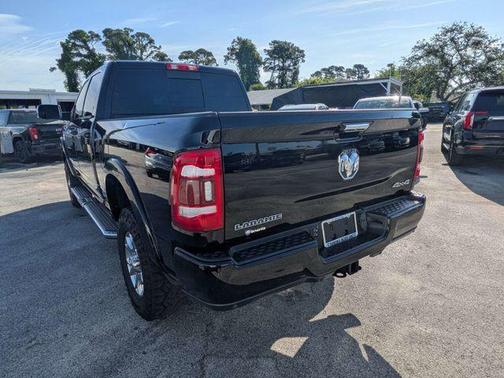 Diamond Black Crystal Pearlcoat 2021 RAM 2500 Laramie Crew Cab 4x4 6'4' Box