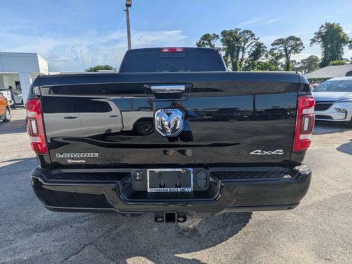 Diamond Black Crystal Pearlcoat 2021 RAM 2500 Laramie Crew Cab 4x4 6'4' Box