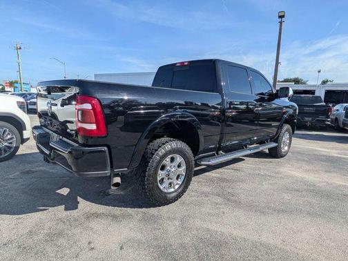 Diamond Black Crystal Pearlcoat 2021 RAM 2500 Laramie Crew Cab 4x4 6'4' Box