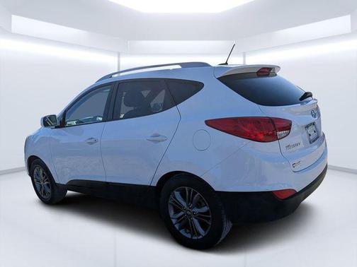 Winter White Solid 2015 Hyundai TUCSON SE