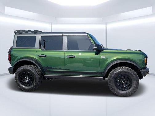 ERUPTION GREEN METALLIC 2024 Ford Bronco Wildtrak