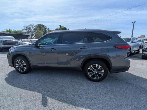 Magnetic Gray Metallic 2020 Toyota Highlander XLE