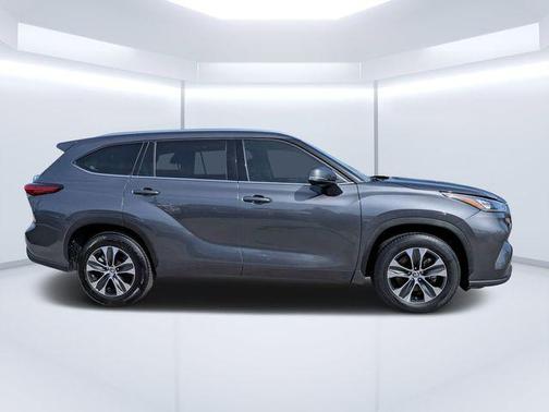 Magnetic Gray Metallic 2020 Toyota Highlander XLE