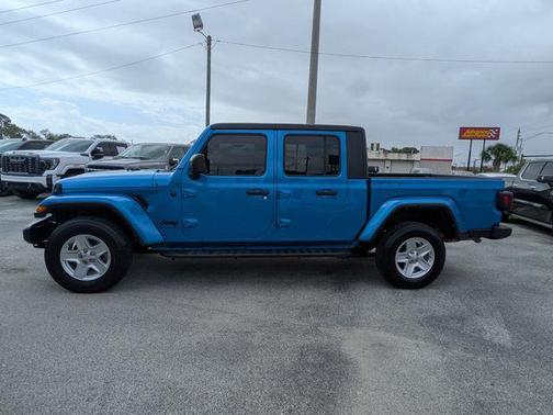 2022 Jeep Gladiator Sport S