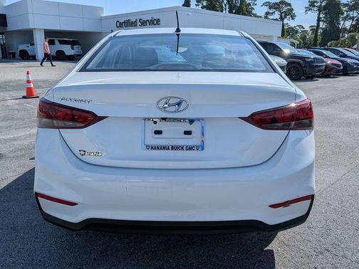 Frost White Pearl 2018 Hyundai Accent SE