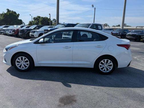 Frost White Pearl 2018 Hyundai Accent SE