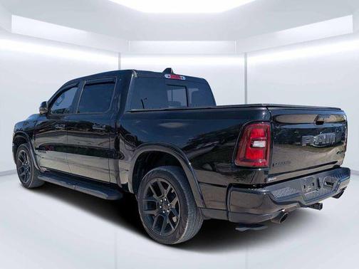 Diamond Black Crystal Pearlcoat 2025 RAM 1500 Laramie