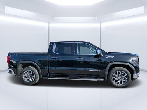 Onyx Black 2022 GMC Sierra 1500 SLT