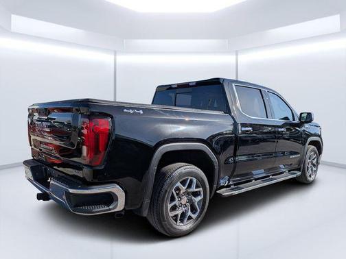 Onyx Black 2022 GMC Sierra 1500 SLT