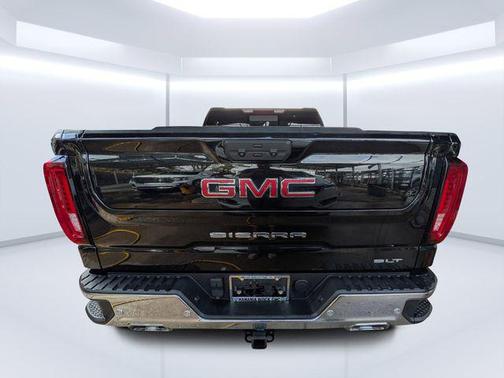 Onyx Black 2022 GMC Sierra 1500 SLT