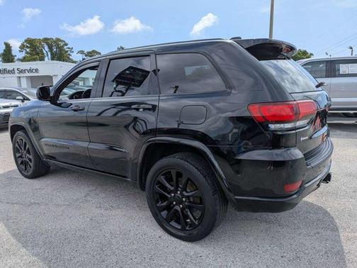 Diamond Black Crystal Pearlcoat 2019 Jeep Grand Cherokee Altitude