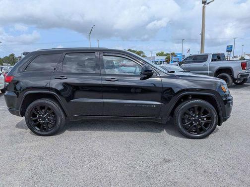 Diamond Black Crystal Pearlcoat 2019 Jeep Grand Cherokee Altitude