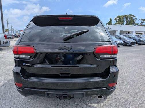Diamond Black Crystal Pearlcoat 2019 Jeep Grand Cherokee Altitude
