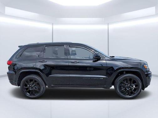 Diamond Black Crystal Pearlcoat 2019 Jeep Grand Cherokee Altitude