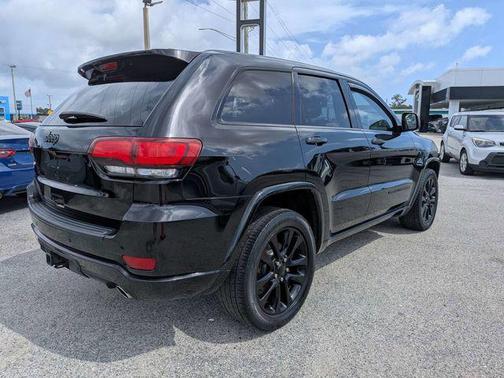 Diamond Black Crystal Pearlcoat 2019 Jeep Grand Cherokee Altitude
