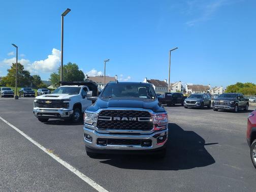2024 RAM 2500 Big Horn Crew Cab 4x4 6'4' Box