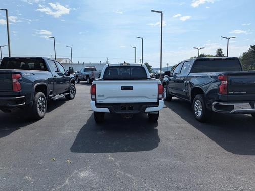 2022 Toyota Tacoma SR
