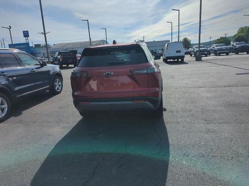 Radiant Red Tintcoat 2025 Chevrolet Equinox 1LT