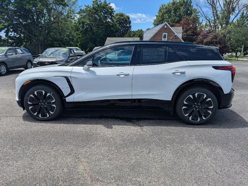 Polar White Tricoat 2026 Chevrolet Blazer EV AWD RS