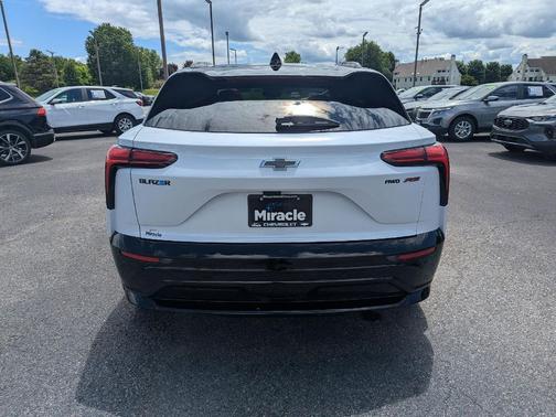 Polar White Tricoat 2026 Chevrolet Blazer EV AWD RS