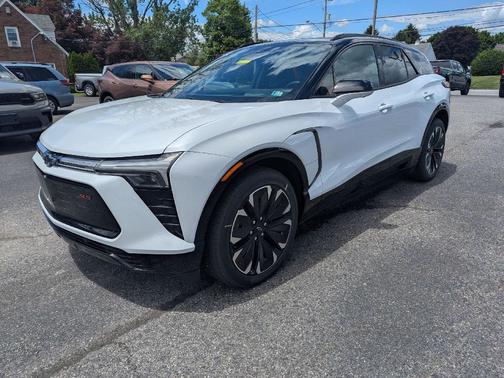 Polar White Tricoat 2026 Chevrolet Blazer EV AWD RS