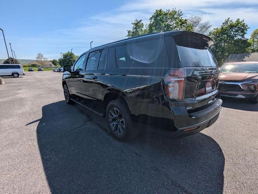 Black 2021 Chevrolet Suburban 4WD Z71