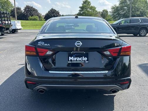 2022 Nissan Altima SR FWD