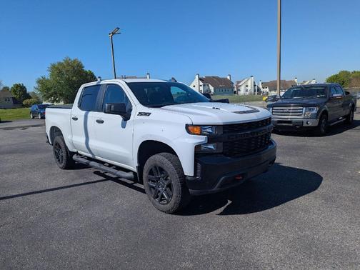 Summit White 2021 Chevrolet Silverado 1500 Custom Trail Boss