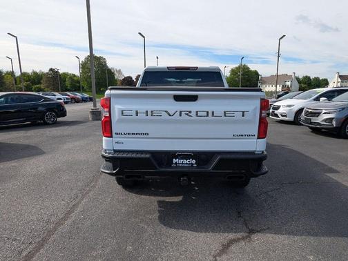 Summit White 2021 Chevrolet Silverado 1500 Custom Trail Boss