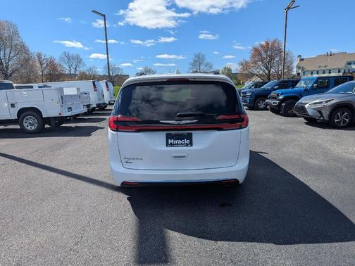 2022 Chrysler Pacifica Touring L