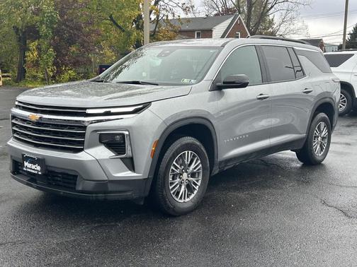 2025 Chevrolet Traverse LT