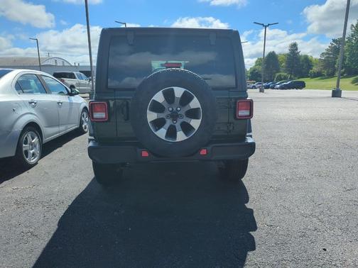 SARGE GREEN CLE 2023 Jeep Wrangler SAHARA