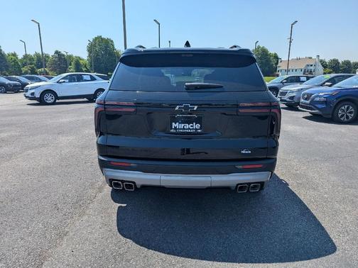 Mosaic Black Metallic 2026 Chevrolet Traverse AWD Z71