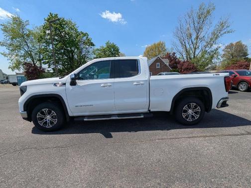 Summit White 2023 GMC Sierra 1500 SLE