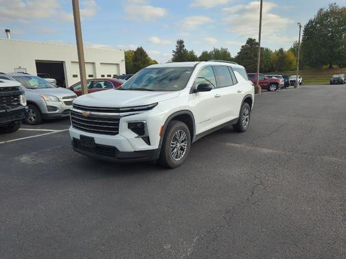 2025 Chevrolet Traverse LT