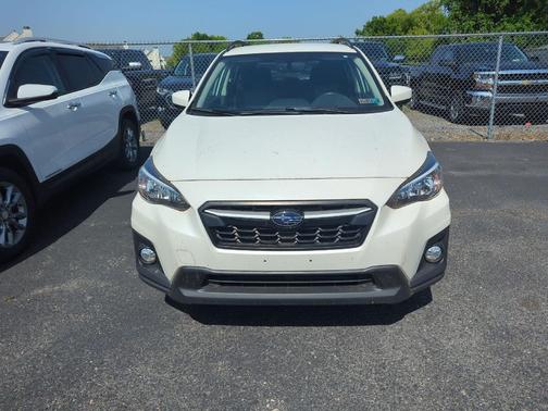 Crystal White Pearl 2018 Subaru Crosstrek 2.0i Premium