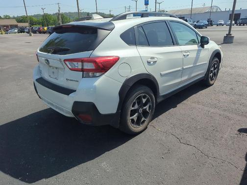Crystal White Pearl 2018 Subaru Crosstrek 2.0i Premium