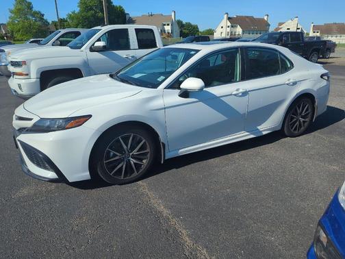 Ice Cap 2023 Toyota Camry SE