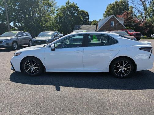 Ice Cap 2023 Toyota Camry SE