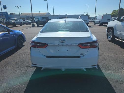 Ice Cap 2023 Toyota Camry SE