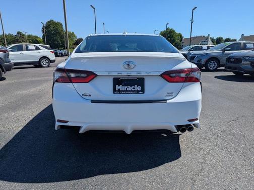 Ice Cap 2023 Toyota Camry SE
