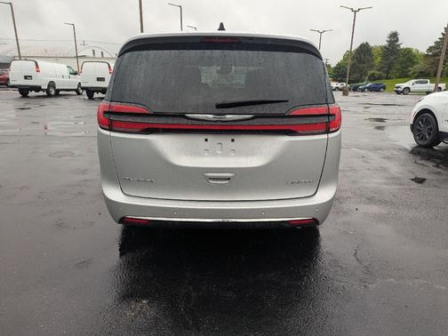 Silver Mist Clearcoat 2024 Chrysler Pacifica Limited