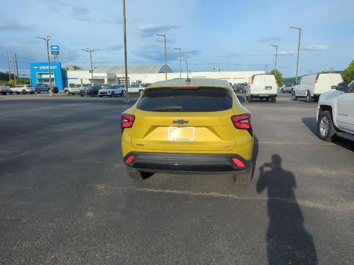 Nitro Yellow Metallic 2024 Chevrolet Trax FWD 1RS