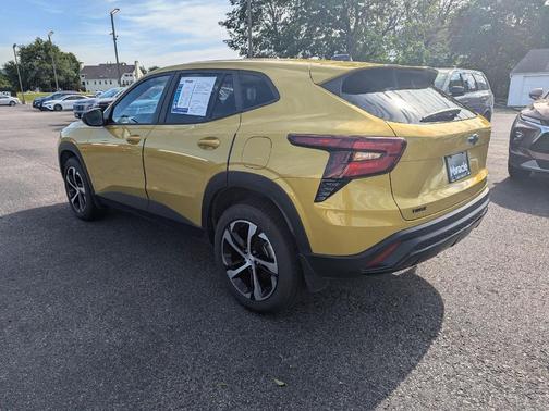 Nitro Yellow Metallic 2024 Chevrolet Trax FWD 1RS