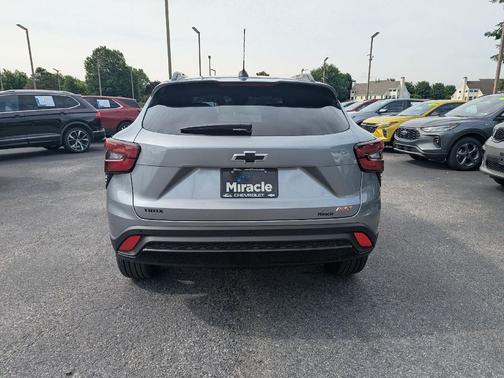 Sterling Gray Metallic 2026 Chevrolet Trax FWD 2RS