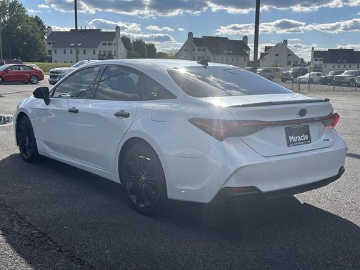 2022 Toyota Avalon Hybrid XSE