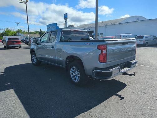 Sterling Gray Metallic 2023 Chevrolet Silverado 1500 LT