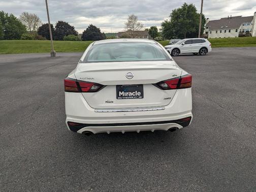Pearl White Tricoat 2021 Nissan Altima 2.5 SV